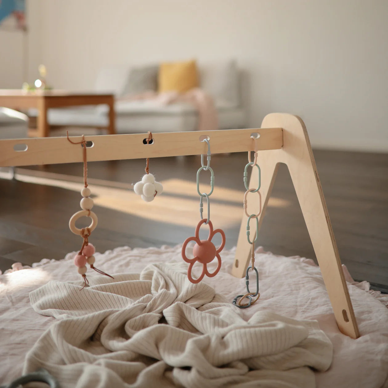 Daisy Rattle Teether - Dusty Rose