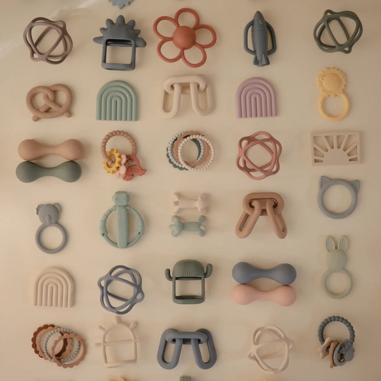 Daisy Rattle Teether - Dusty Rose