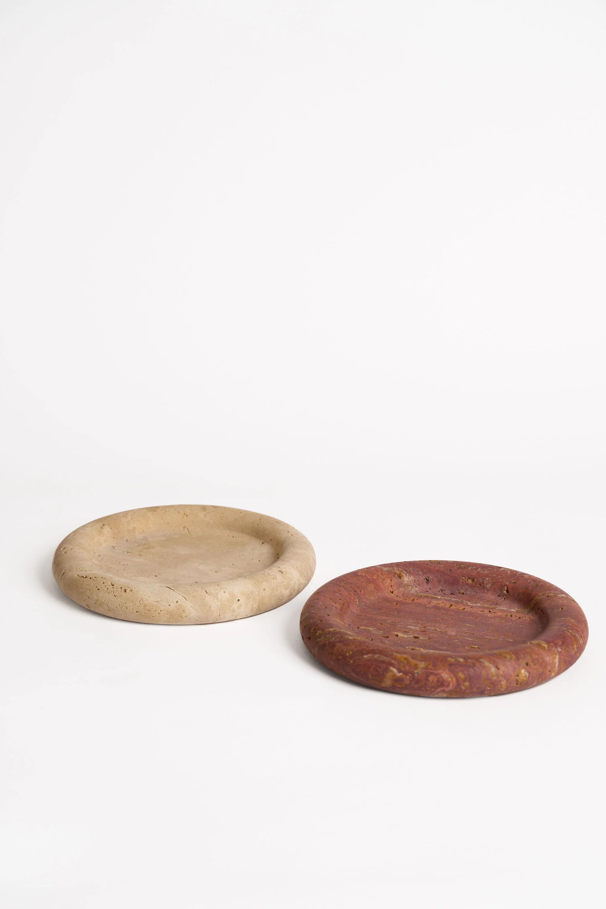 Bay Round Tray - Burnt Travertine