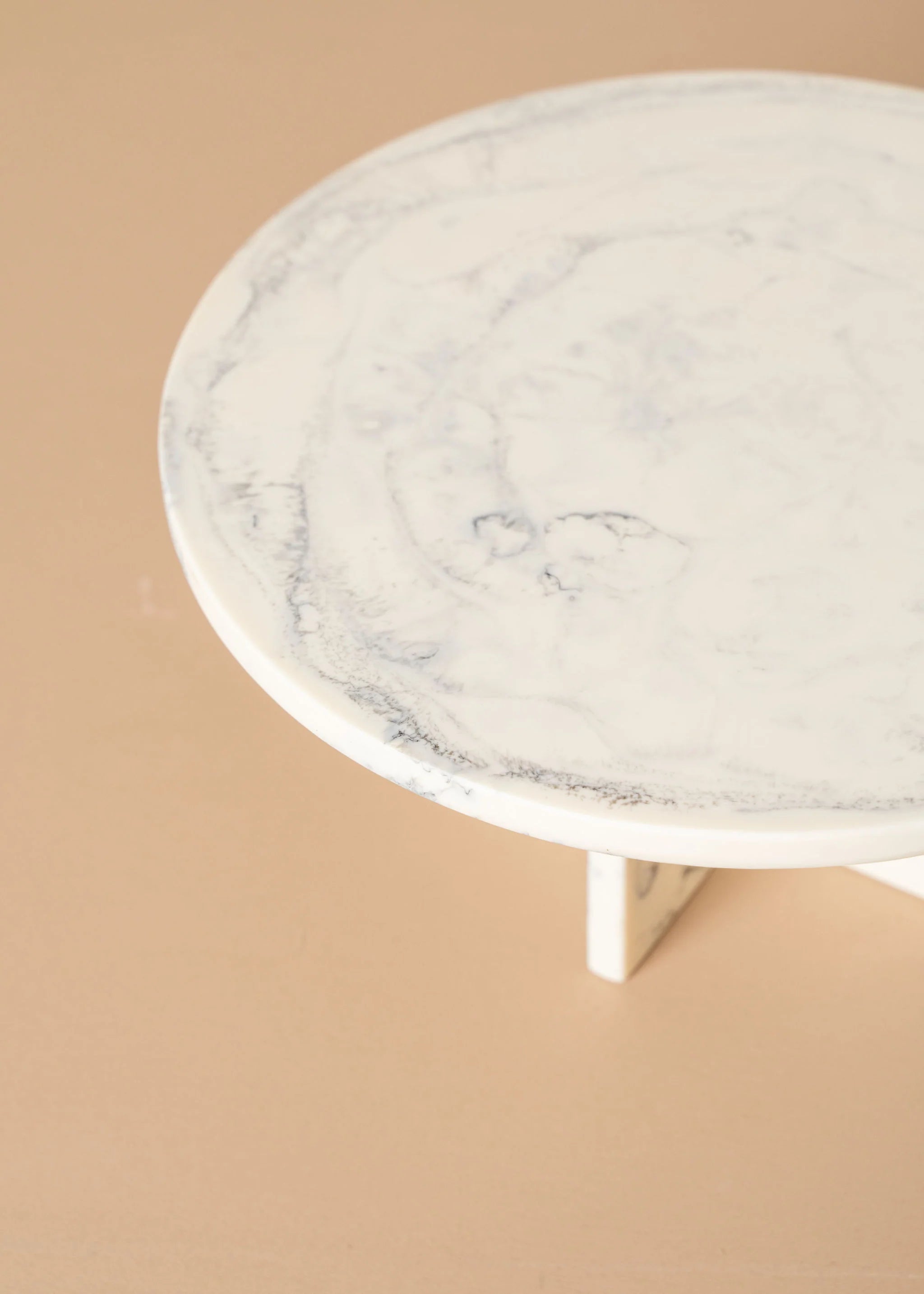 Flow Resin Cake Stand - Merle
