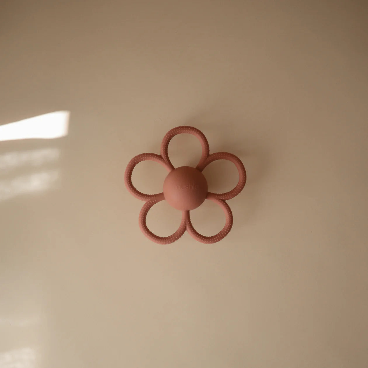 Daisy Rattle Teether - Dusty Rose