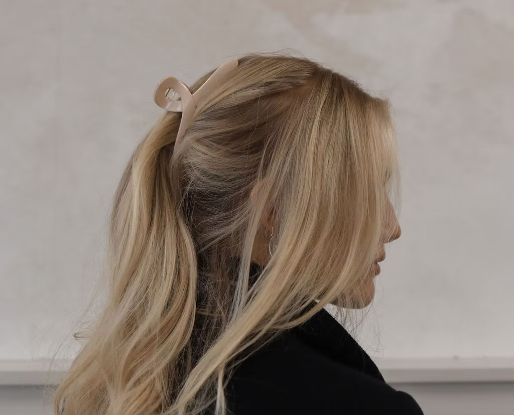 Keryn Loop Claw - Cinnamon Creme