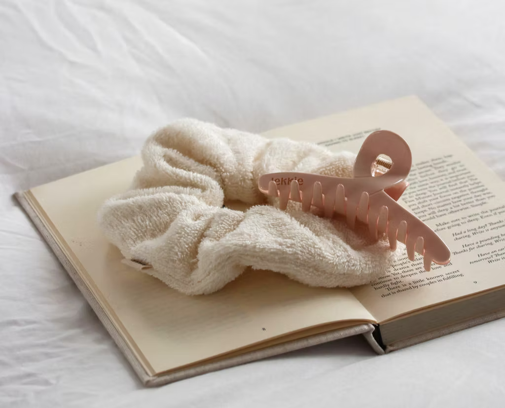 Keryn Loop Claw - Cinnamon Creme