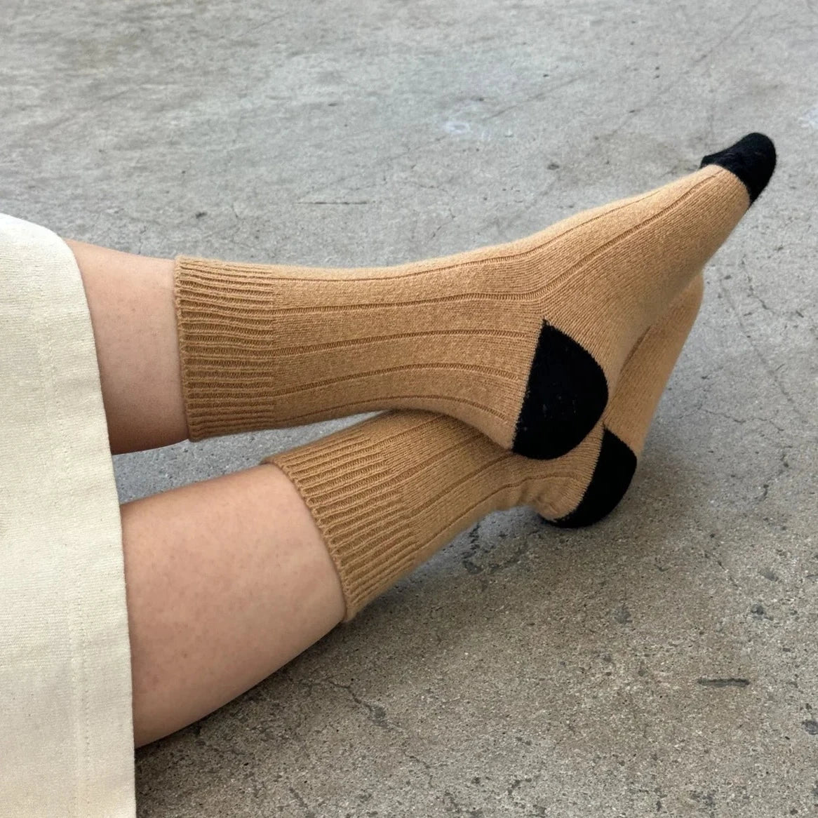 CLASSIC CASHMERE SOCKS - CAMEL