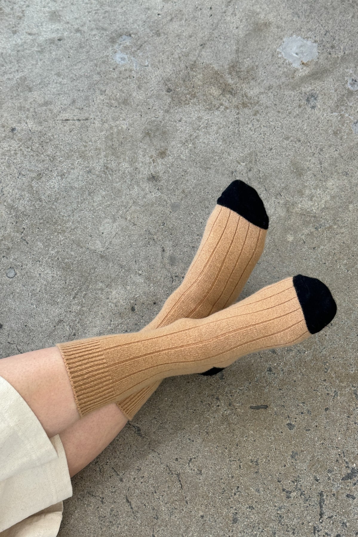 CLASSIC CASHMERE SOCKS - CAMEL