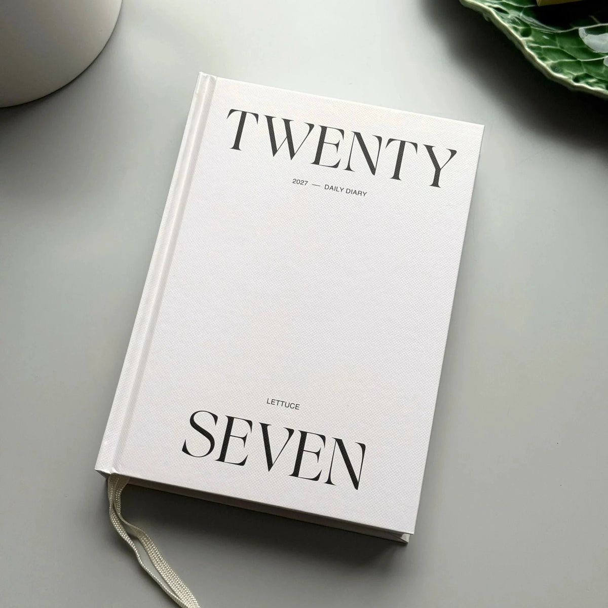 DAILY DIARY 2027 - MINIMAL TYPOGRAPHIC