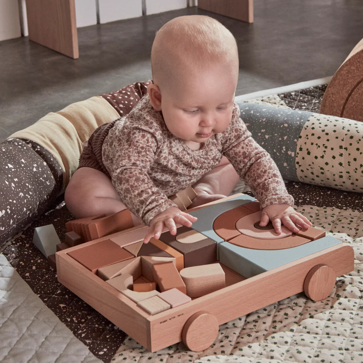 Wooden Rainbow Wagon with Blocks - Nature