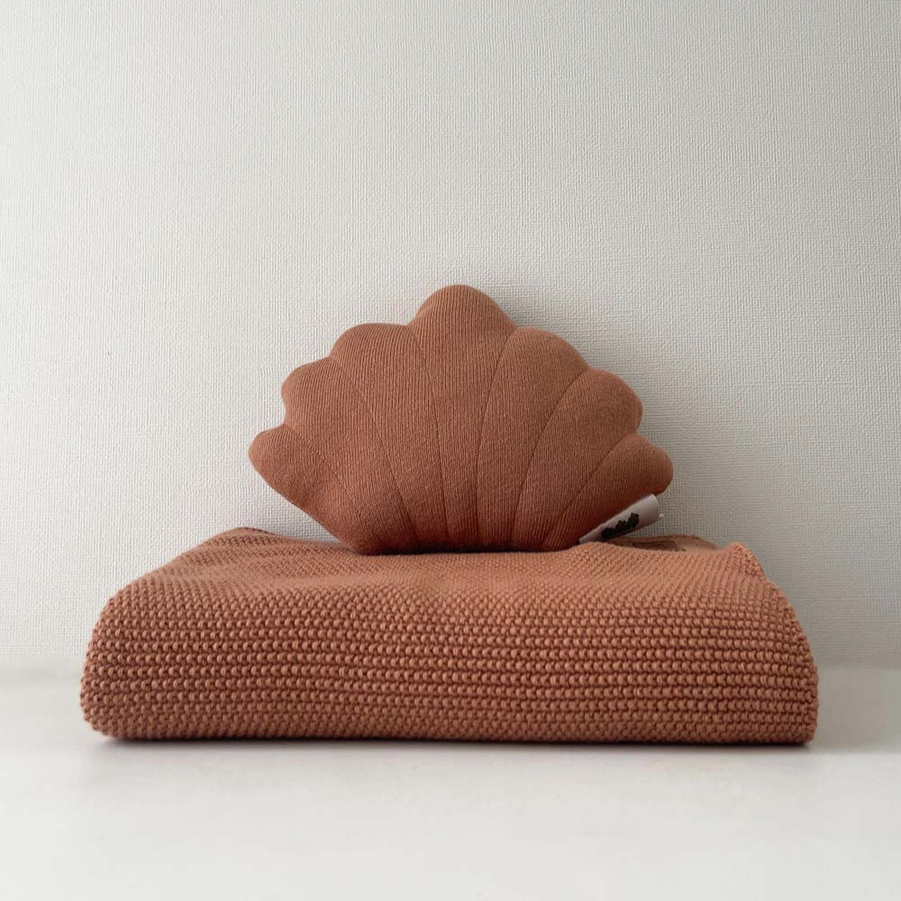 CLAM SHELL CUSHION - SMALL TOFFEE