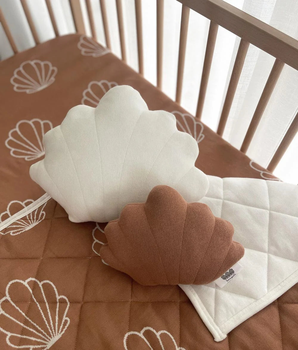 CLAM SHELL CUSHION - SMALL TOFFEE