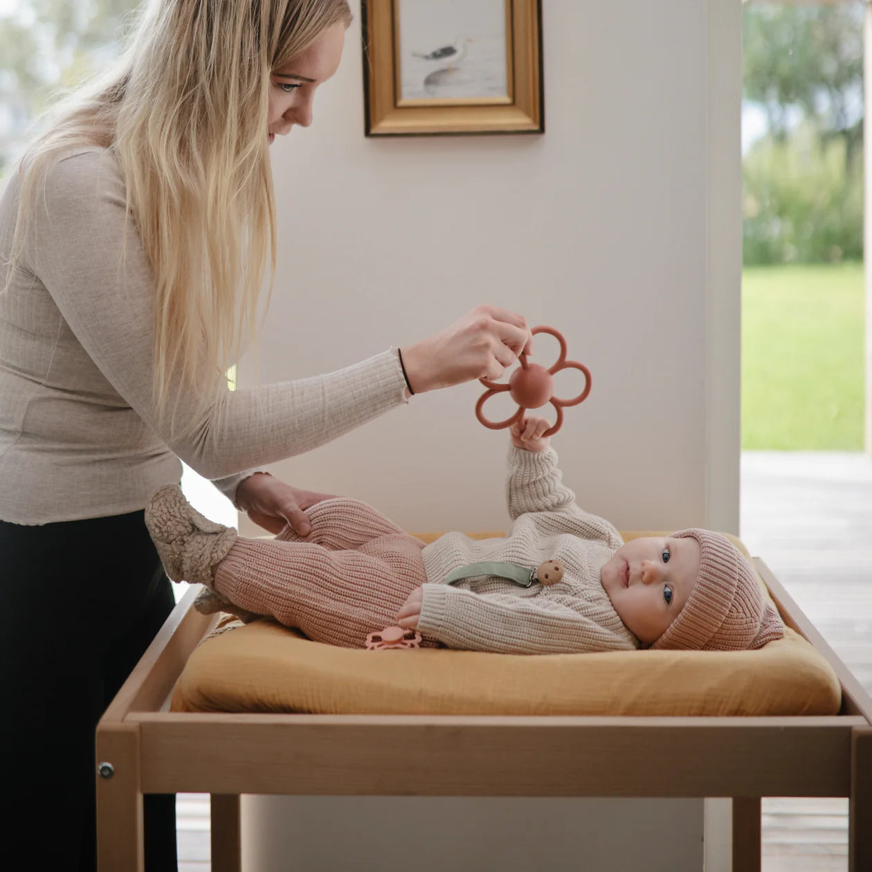 Daisy Rattle Teether - Dusty Rose
