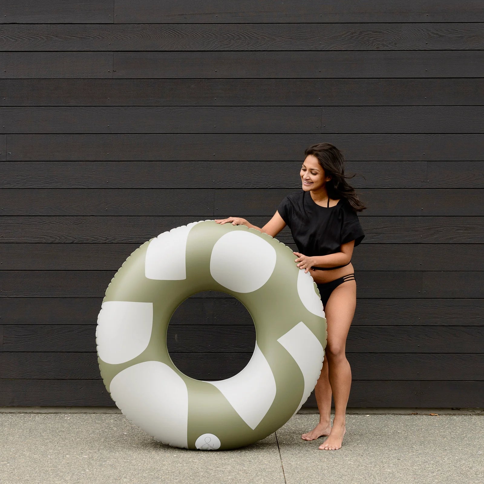 PLAYFUL OVERSIZED POOL TUBE - OLIVE